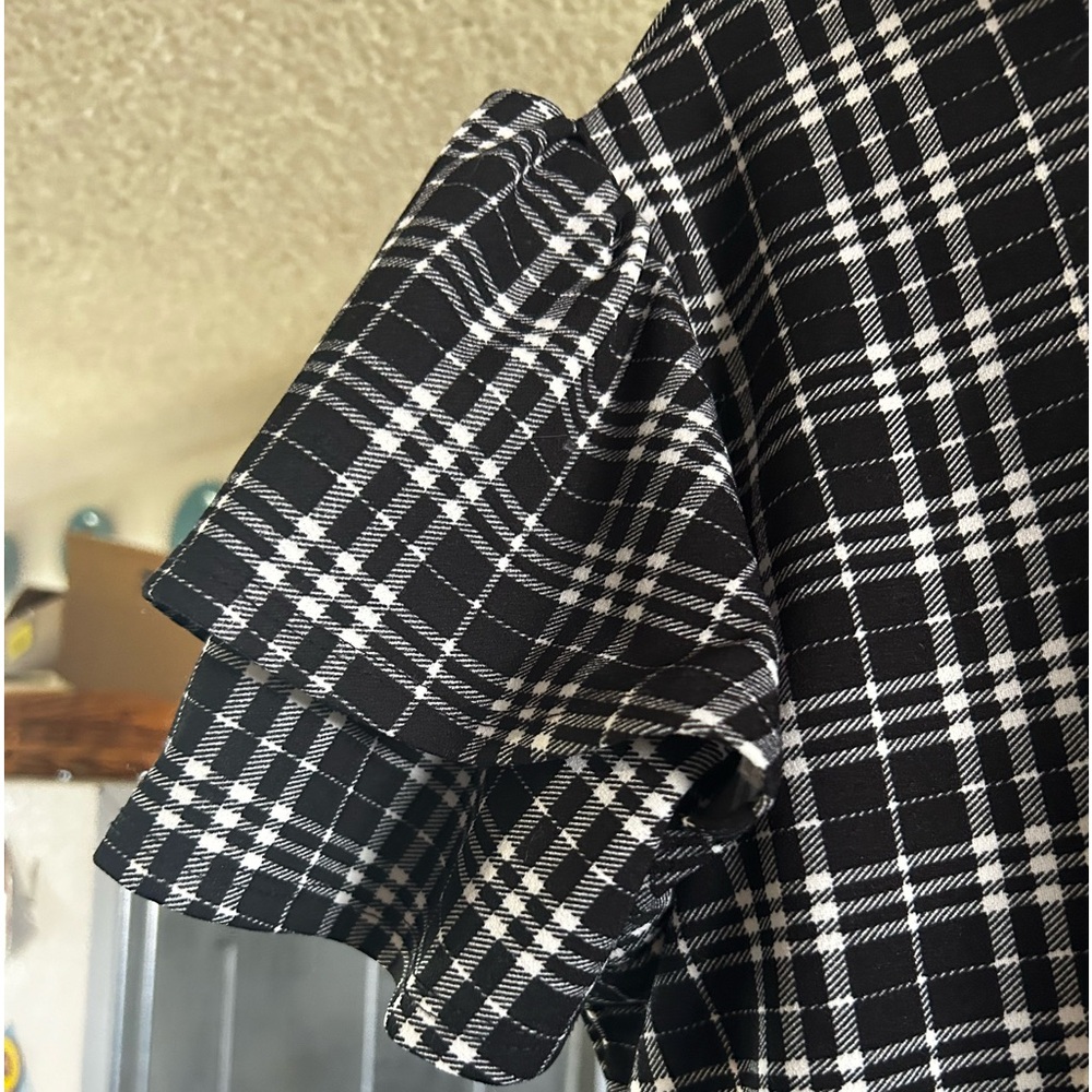 Black and white plaid short sleeve ruffles shirt